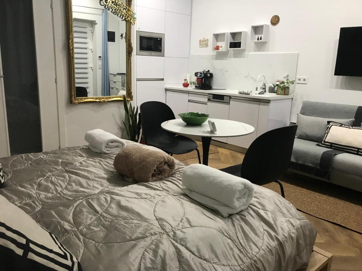 Greatforest Rosehill 2 Apartman -Bmw- ديبريتْسين المظهر الخارجي الصورة
