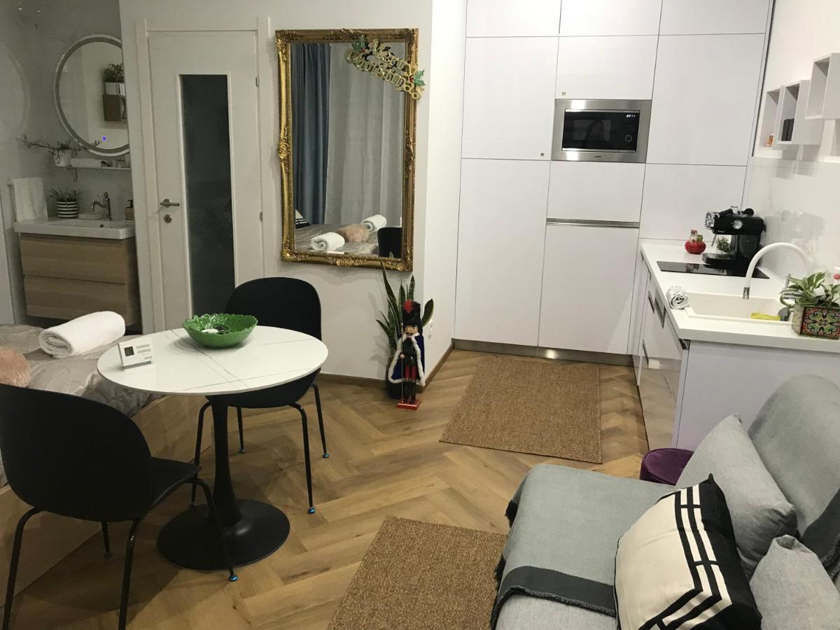 Greatforest Rosehill 2 Apartman -Bmw- ديبريتْسين المظهر الخارجي الصورة